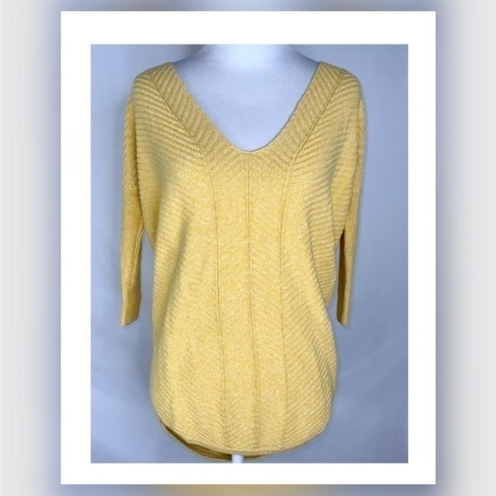 Express Yellow 3/4 Sleeve Loose Fitting V-Neck Herringbone Round  Hem Sweater XS